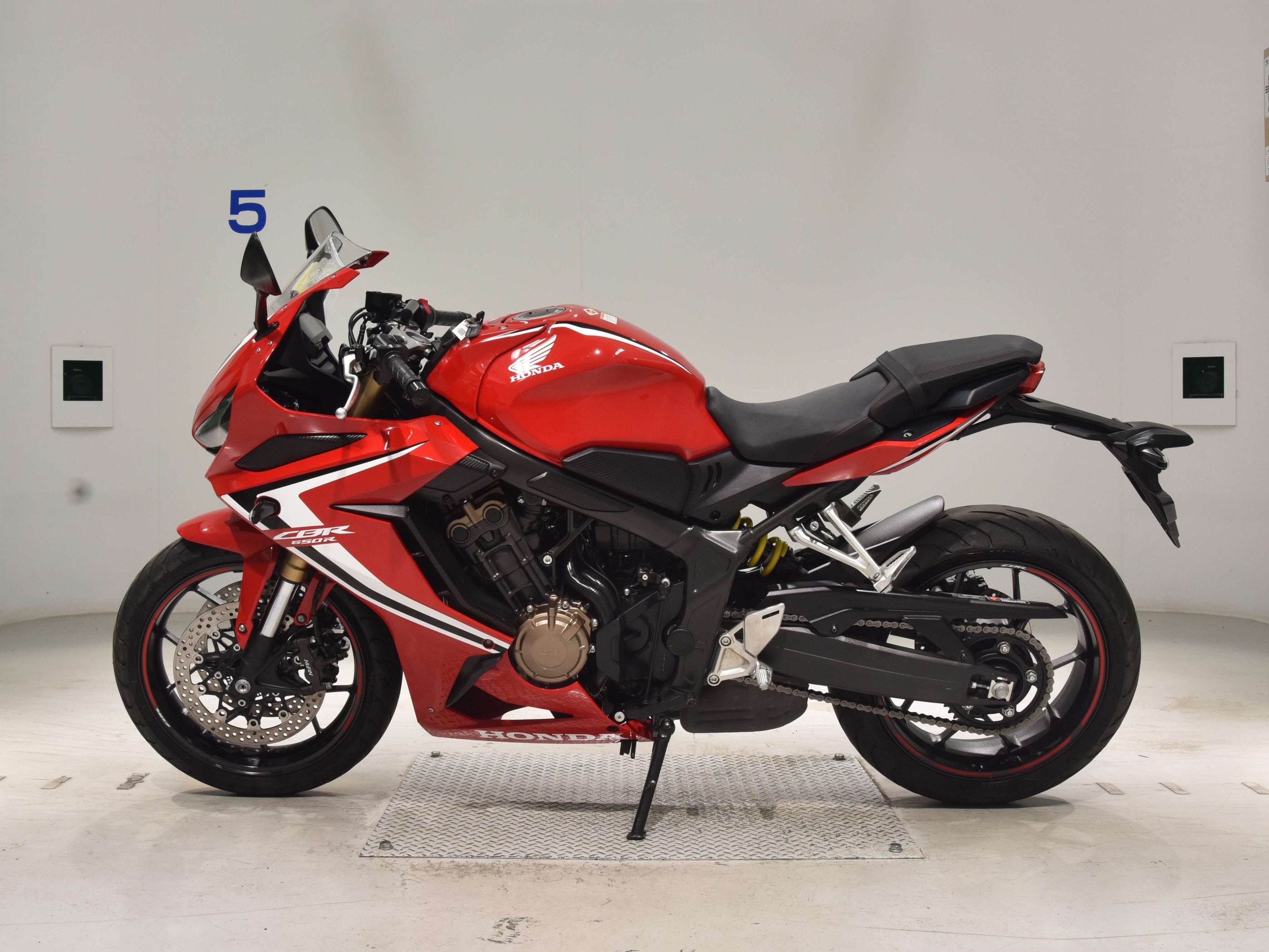 Купить мотоцикл Honda CBR650R 2021 фото 1