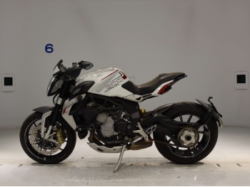     MV Agusta Brutale 800 Dragster 2014  1