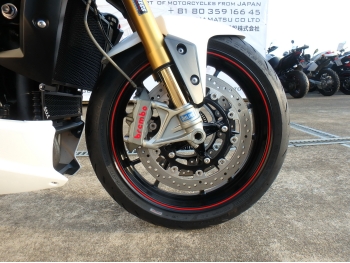     Triumph Speed Triple R 2015  19