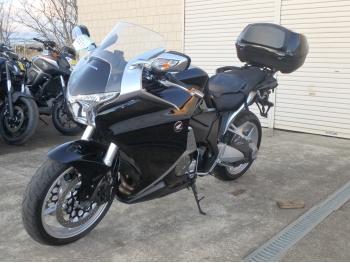     Honda VFR1200F 2011  13