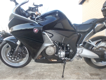     Honda VFR1200F 2011  15