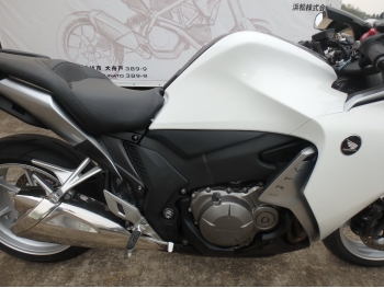     Honda VFR1200F (170) 2010  17