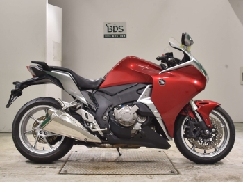     Honda VFR1200FD 2010  2