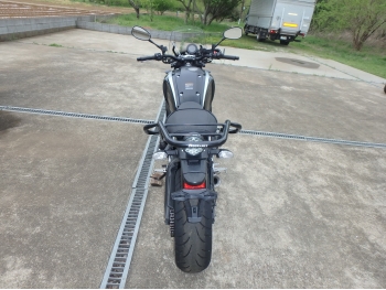     Yamaha XSR900 2017  9