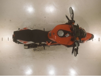     KTM 1290 Super Duke R 2015  3