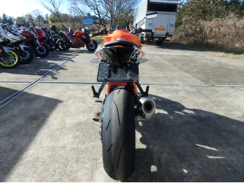     KTM 1290 Super Duke R 2015  10