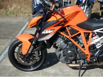     KTM 1290 Super Duke R 2015  15