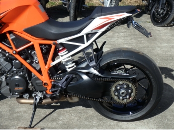     KTM 1290 Super Duke R 2015  16