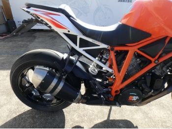     KTM 1290 Super Duke R 2015  17