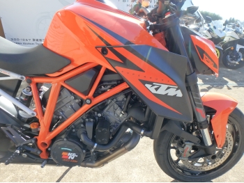     KTM 1290 Super Duke R 2015  18