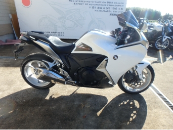     Honda VFR1200F 2010  8
