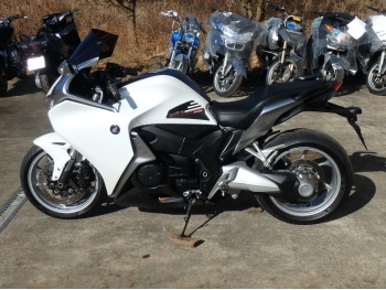     Honda VFR1200F 2010  12