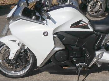     Honda VFR1200F 2010  14