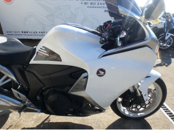     Honda VFR1200F 2010  17