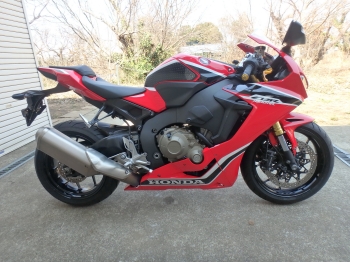     Honda CBR1000RR-3 2017  3