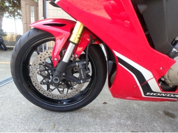    Honda CBR1000RR-3 2017  9
