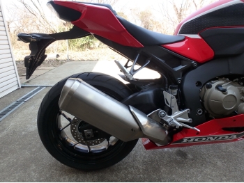     Honda CBR1000RR-3 2017  12