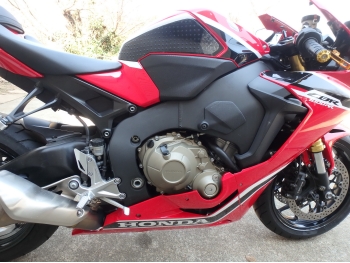     Honda CBR1000RR-3 2017  13