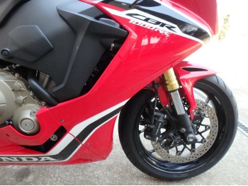     Honda CBR1000RR-3 2017  14