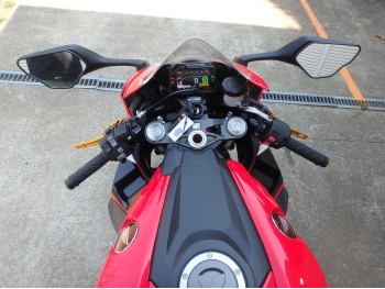     Honda CBR1000RR-3 2017  16