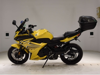     Yamaha FZ-6R 2009  1