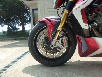     MV Agusta Brutale Corsa 1090 2014  12
