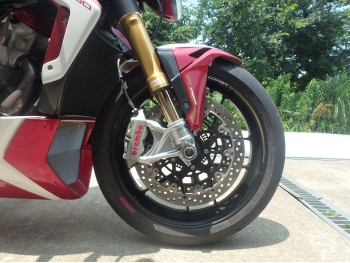     MV Agusta Brutale Corsa 1090 2014  17