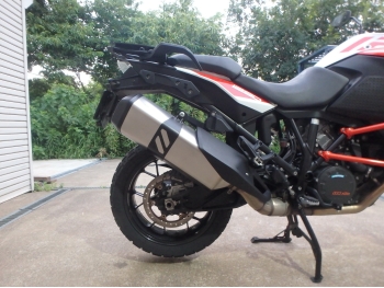     KTM 1290 Super Adventure S 2017  12