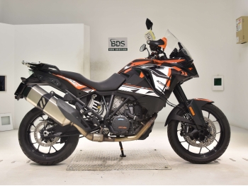     KTM 1090 Adventure R 2017  2