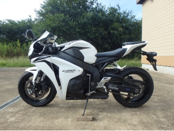     Honda CBR1000RR-2 2008  12