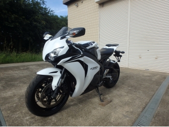     Honda CBR1000RR-2 2008  13