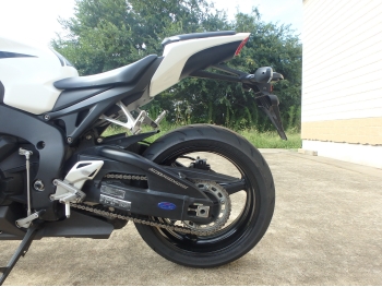    Honda CBR1000RR-2 2008  16