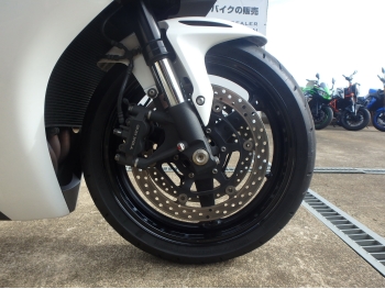     Honda CBR1000RR-2 2008  19