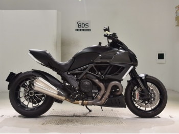     Ducati Diavel Dark 2012  1