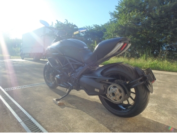     Ducati Diavel Dark 2012  11