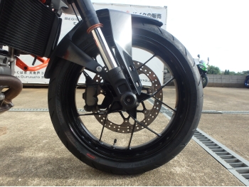     KTM 690 Duke R 2014  19