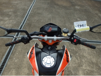     KTM 690 Duke R 2014  21