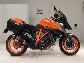     KTM 1290 Super Duke GT 2018  2