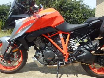     KTM 1290 Super Duke GT 2018  15