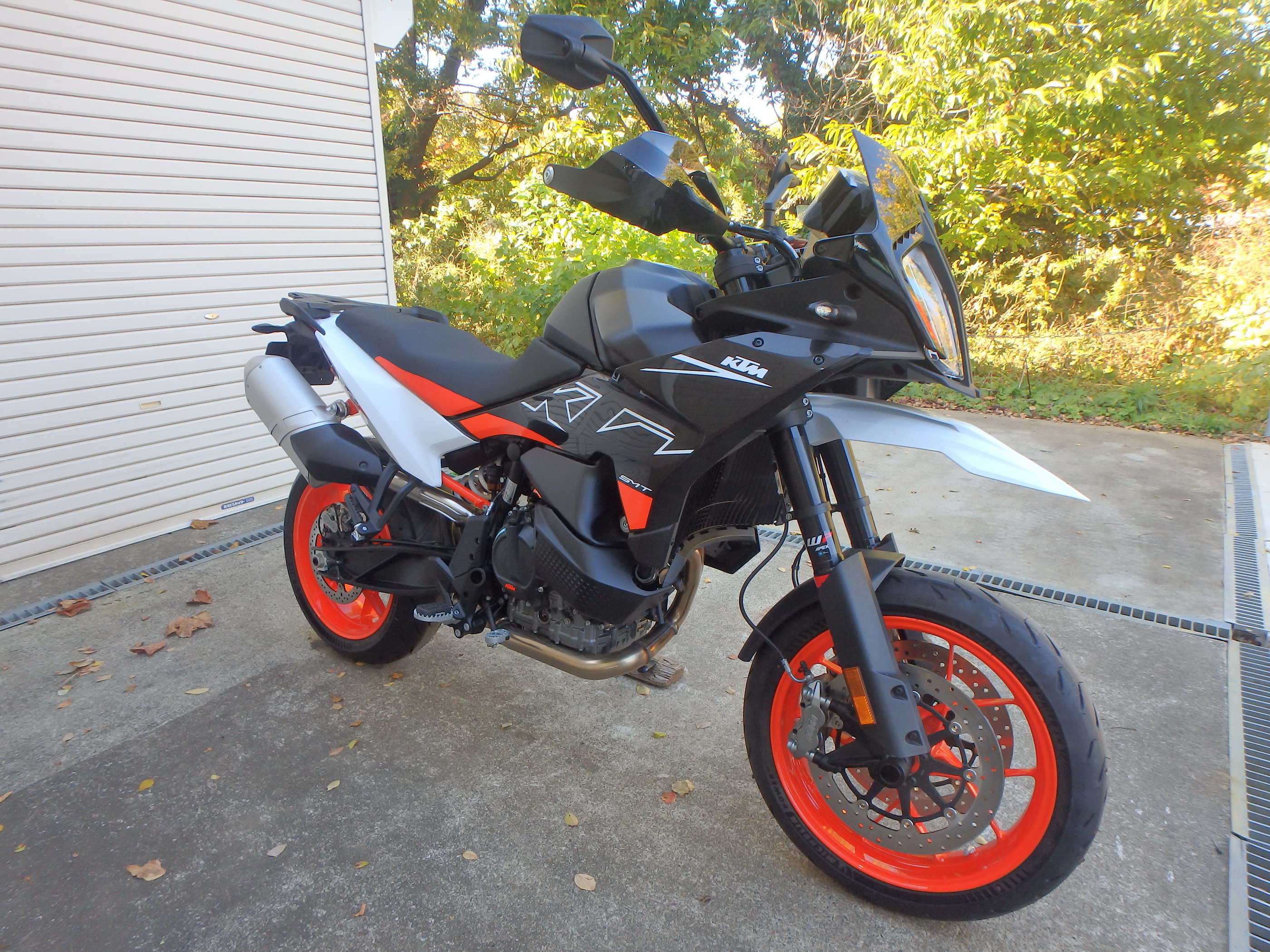 Купить мотоцикл KTM 890 SMT 2024 фото 2