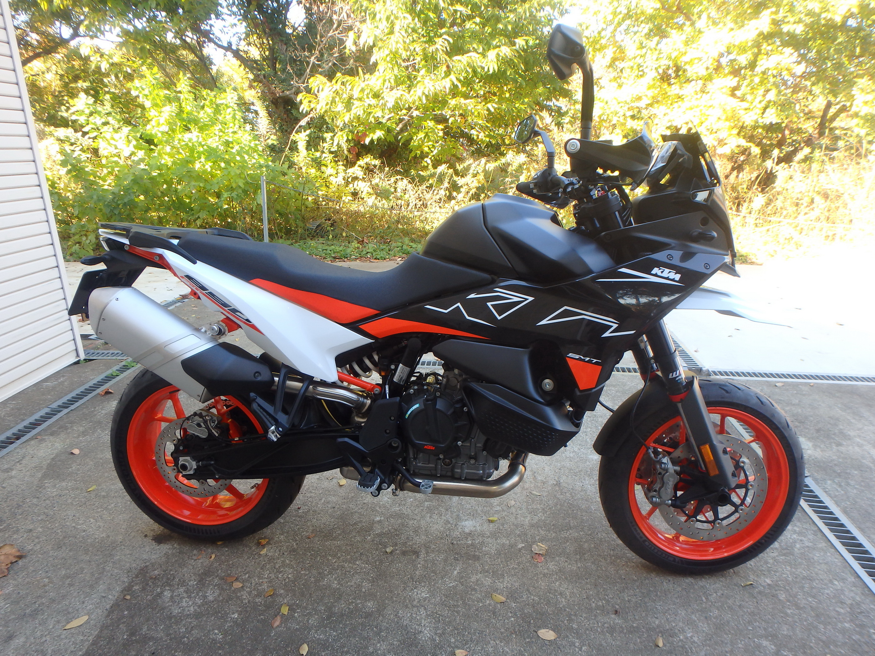 Купить мотоцикл KTM 890 SMT 2024 фото 3