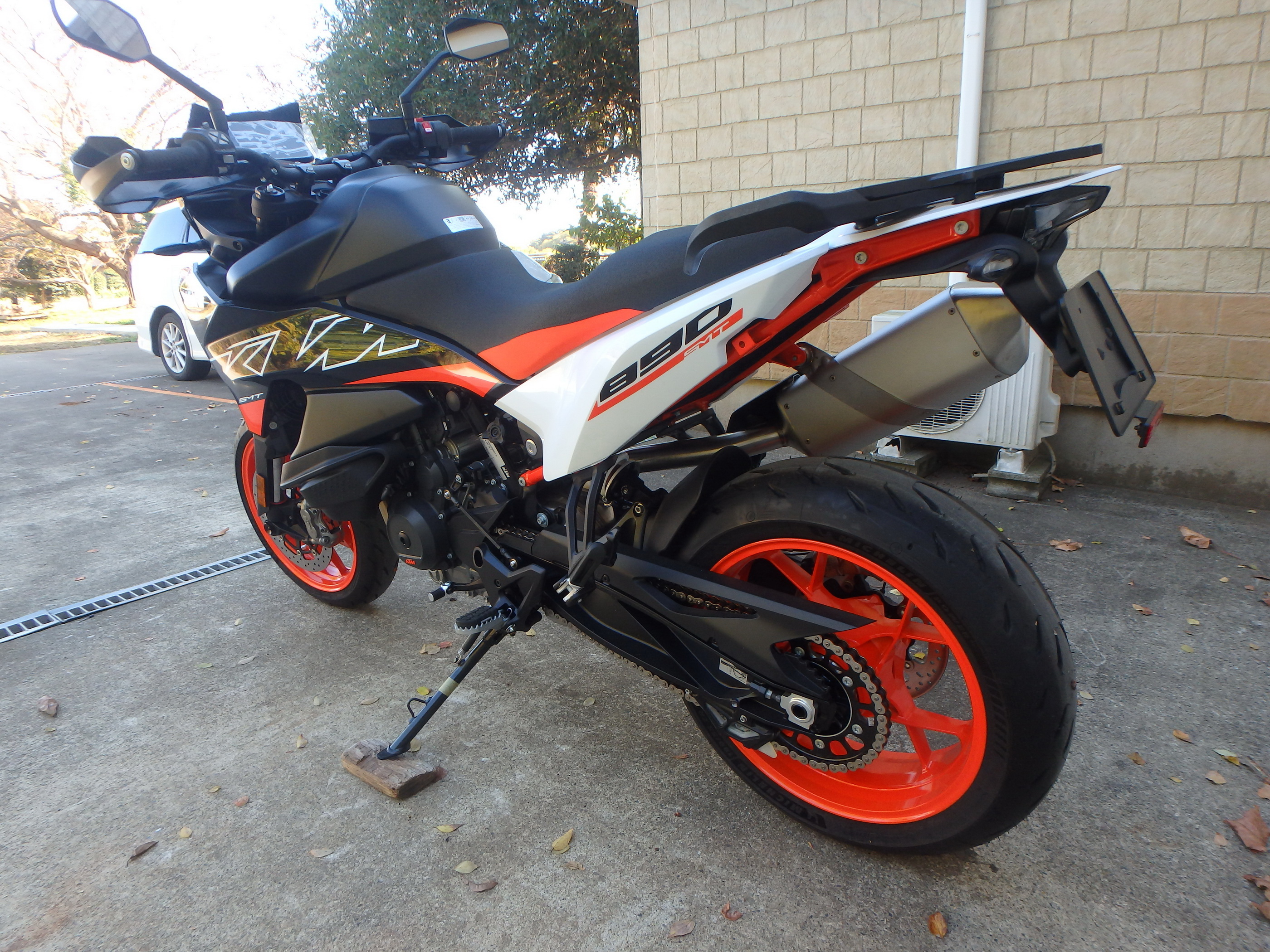 Купить мотоцикл KTM 890 SMT 2024 фото 6