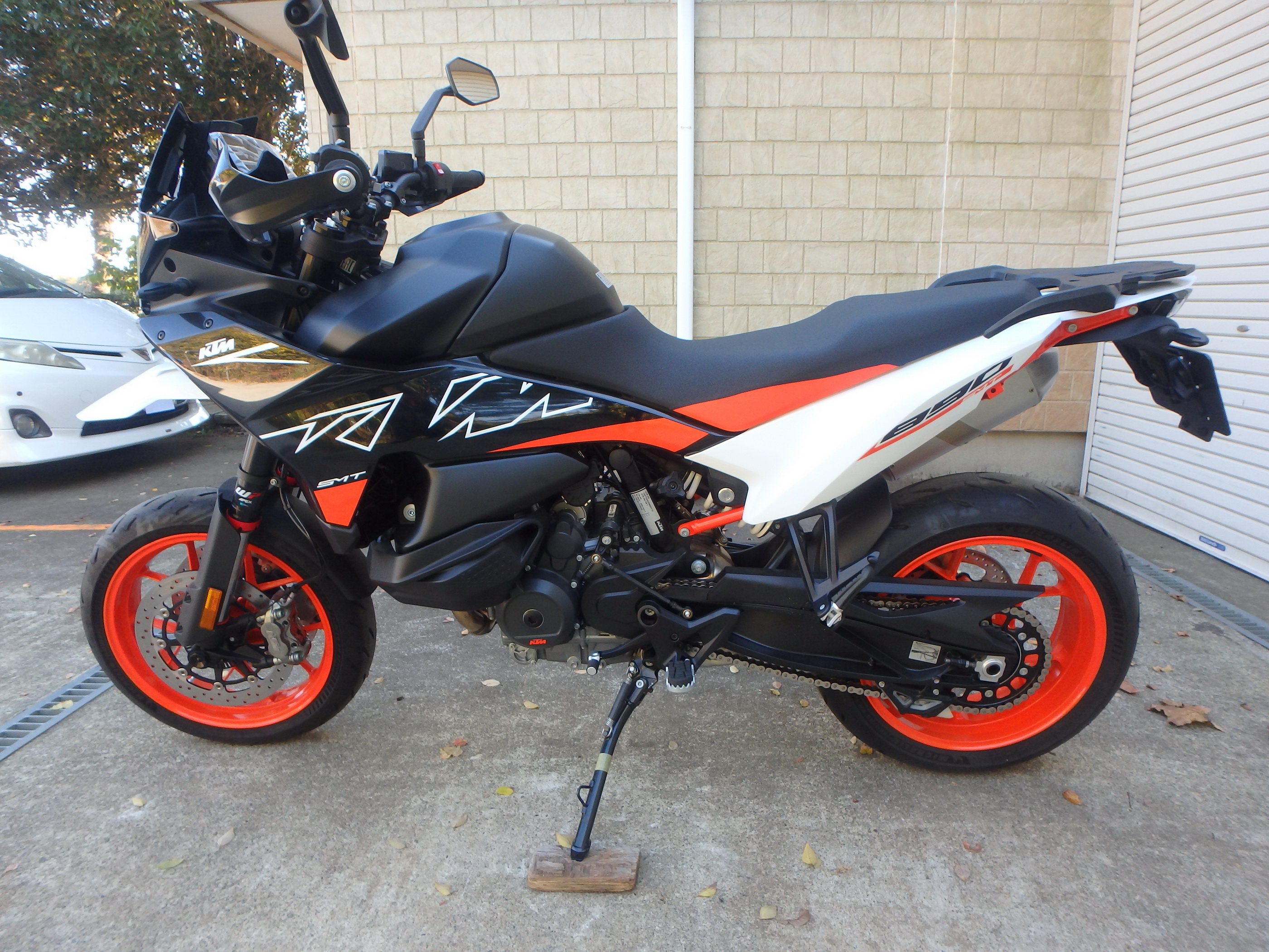 Купить мотоцикл KTM 890 SMT 2024 фото 7