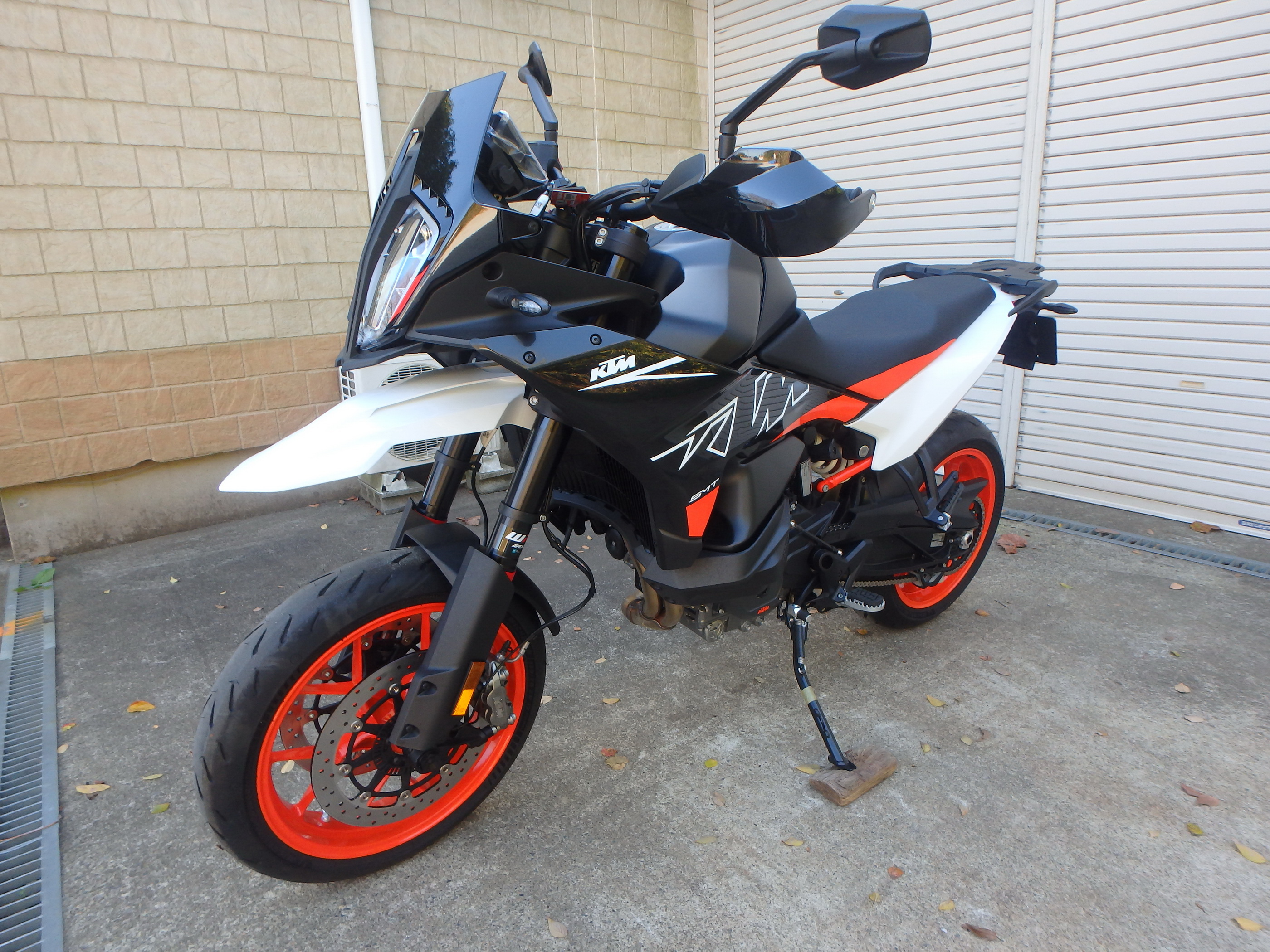Купить мотоцикл KTM 890 SMT 2024 фото 8