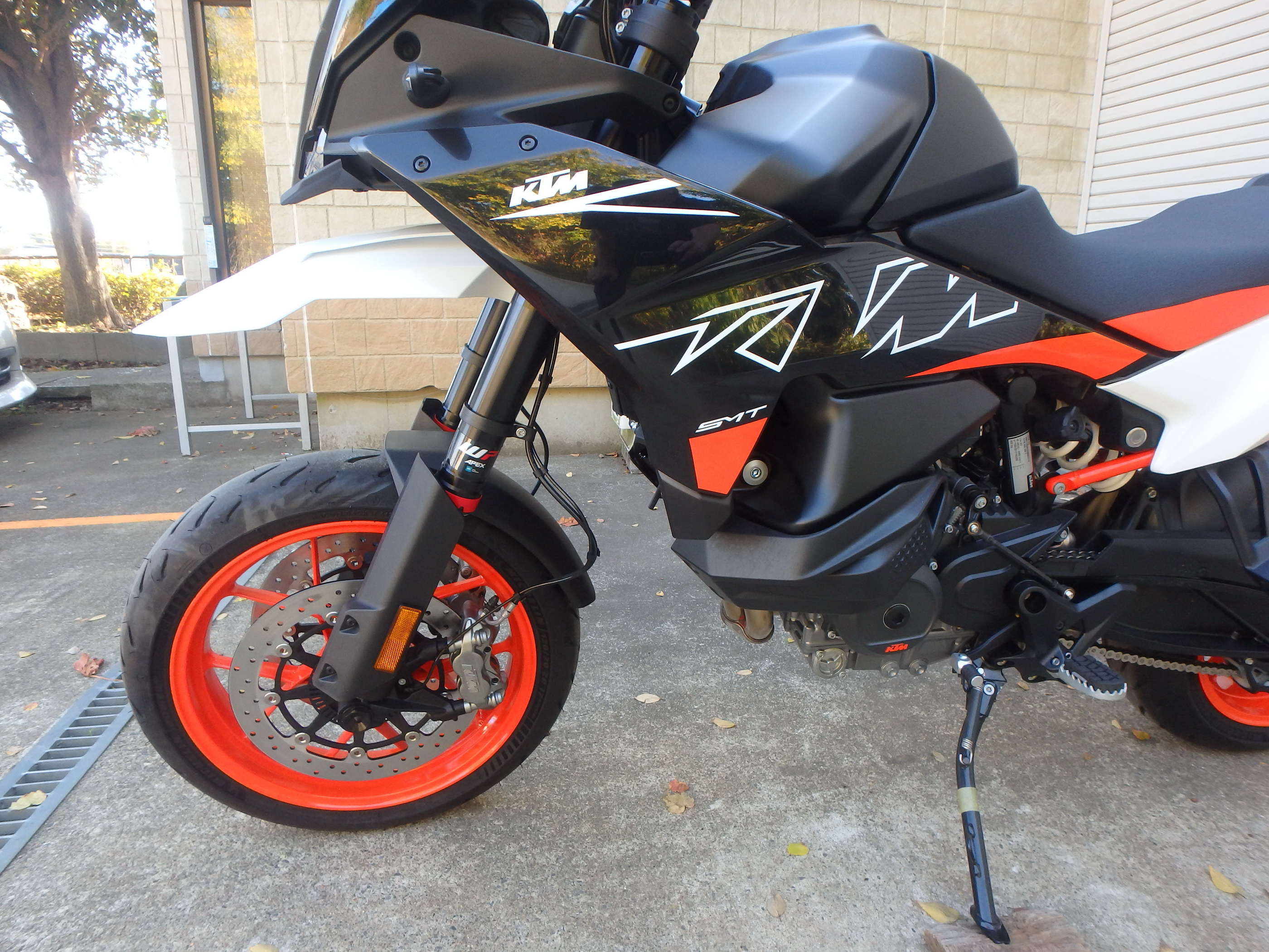Купить мотоцикл KTM 890 SMT 2024 фото 9