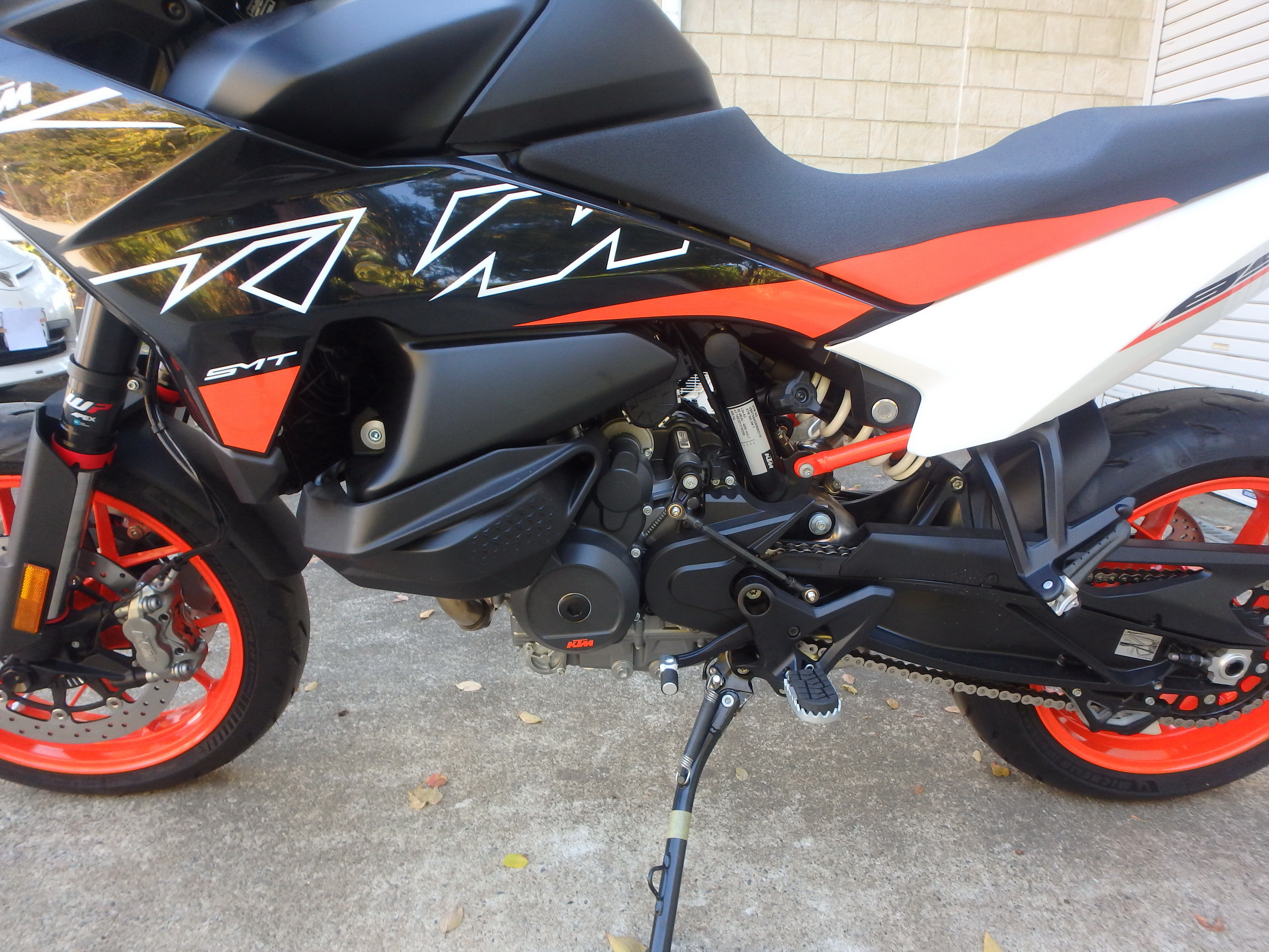 Купить мотоцикл KTM 890 SMT 2024 фото 10