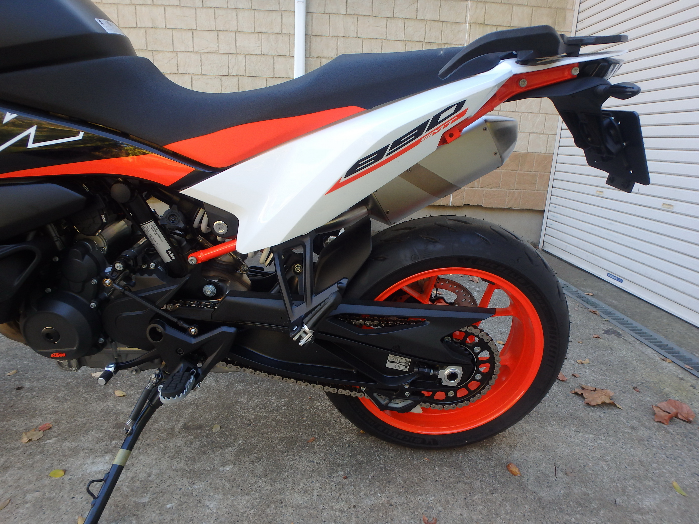 Купить мотоцикл KTM 890 SMT 2024 фото 11