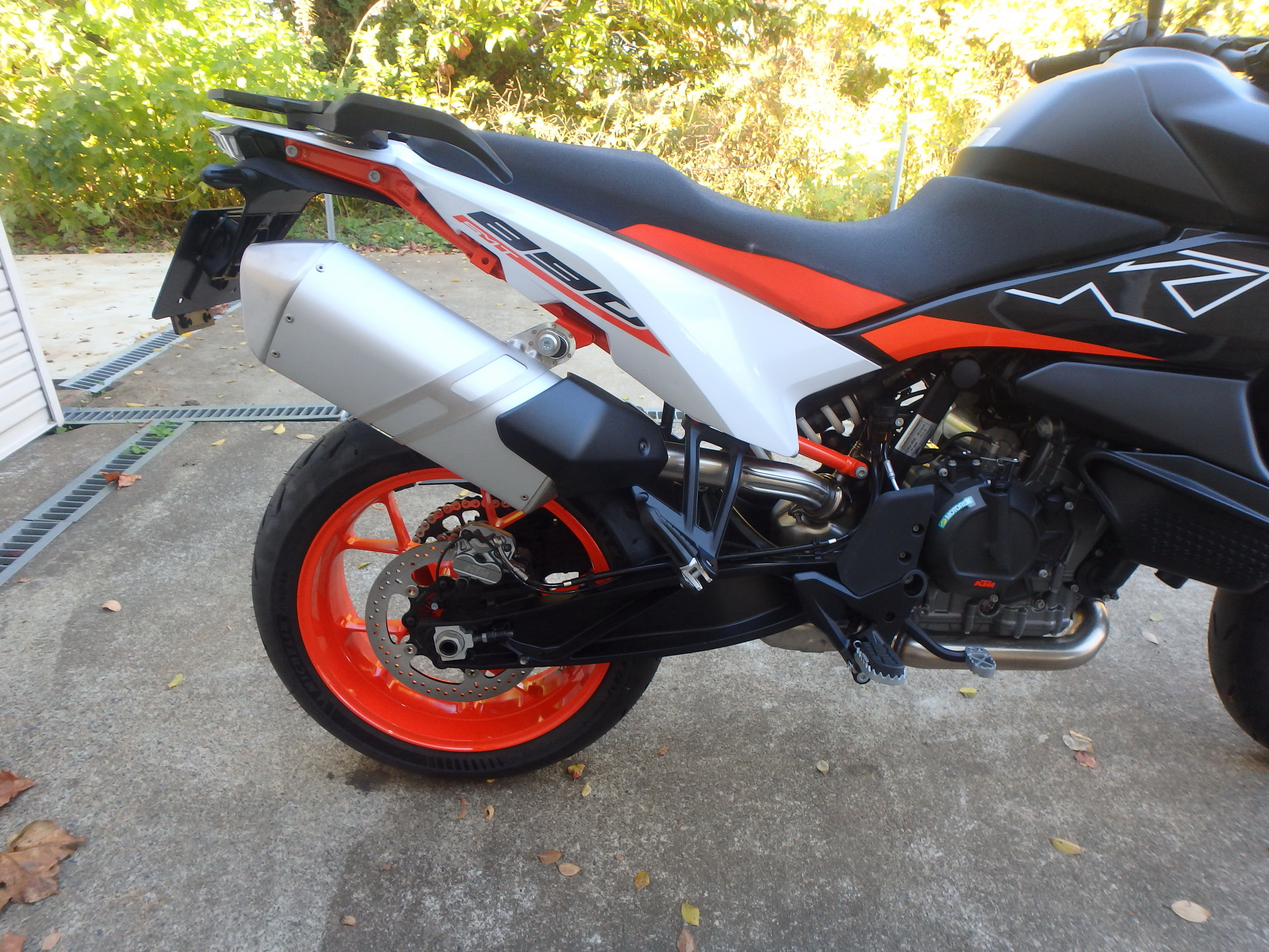 Купить мотоцикл KTM 890 SMT 2024 фото 12