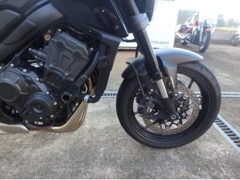 �������� �� ������ �������� Honda CB650R 2023 ���� 17