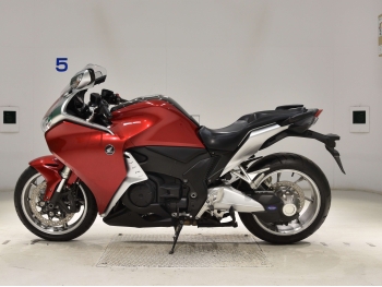 �������� �� ������ �������� Honda VFR1200F 2010 ���� 1